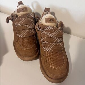 UGG LOWMEL WOMEN SHOES SIZE 8